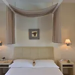 Aella Hotel