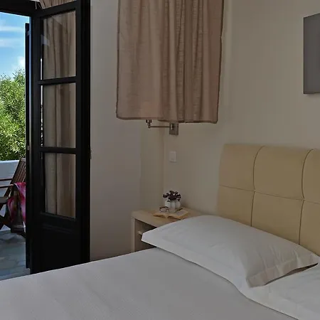 Aella 3* Naousa (Paros)
