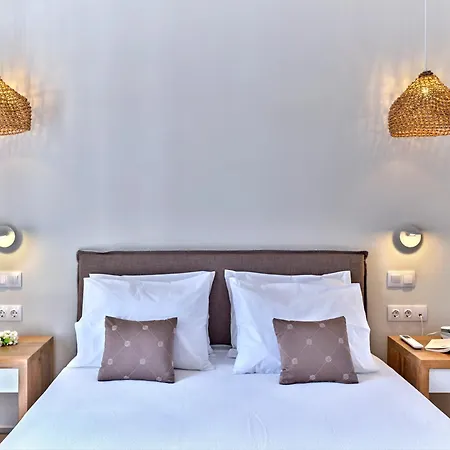 Aella 3* Naousa (Paros)