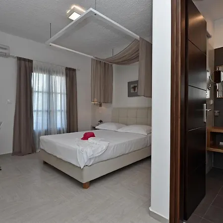 Aella 3*