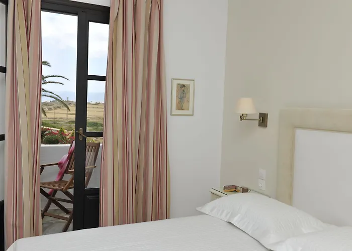Aella 3* Naousa (Paros)